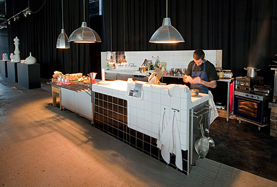 Peter van der Jagt, Erik Jan Kwakkel & Arnout Visser, DTILE Kitchen / Joost van Bleiswijk, Rivet Lamps (photo Ruud Balk)