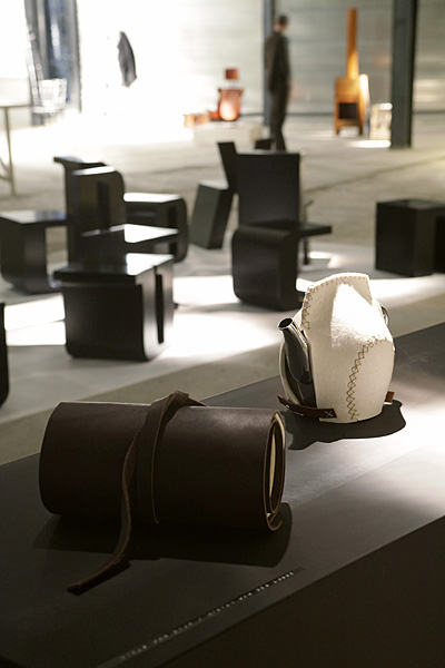 Van Eijk & van der Lubbe, Usuals Sewing Kit and Tea Pot (photo Lisa Klappe)