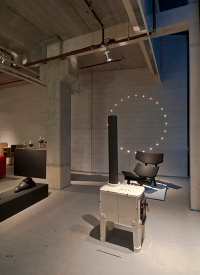 Dick van Hoff (Weltevree) / Tile stove small white
Wieland Vogel: Black chair, Light / G2V